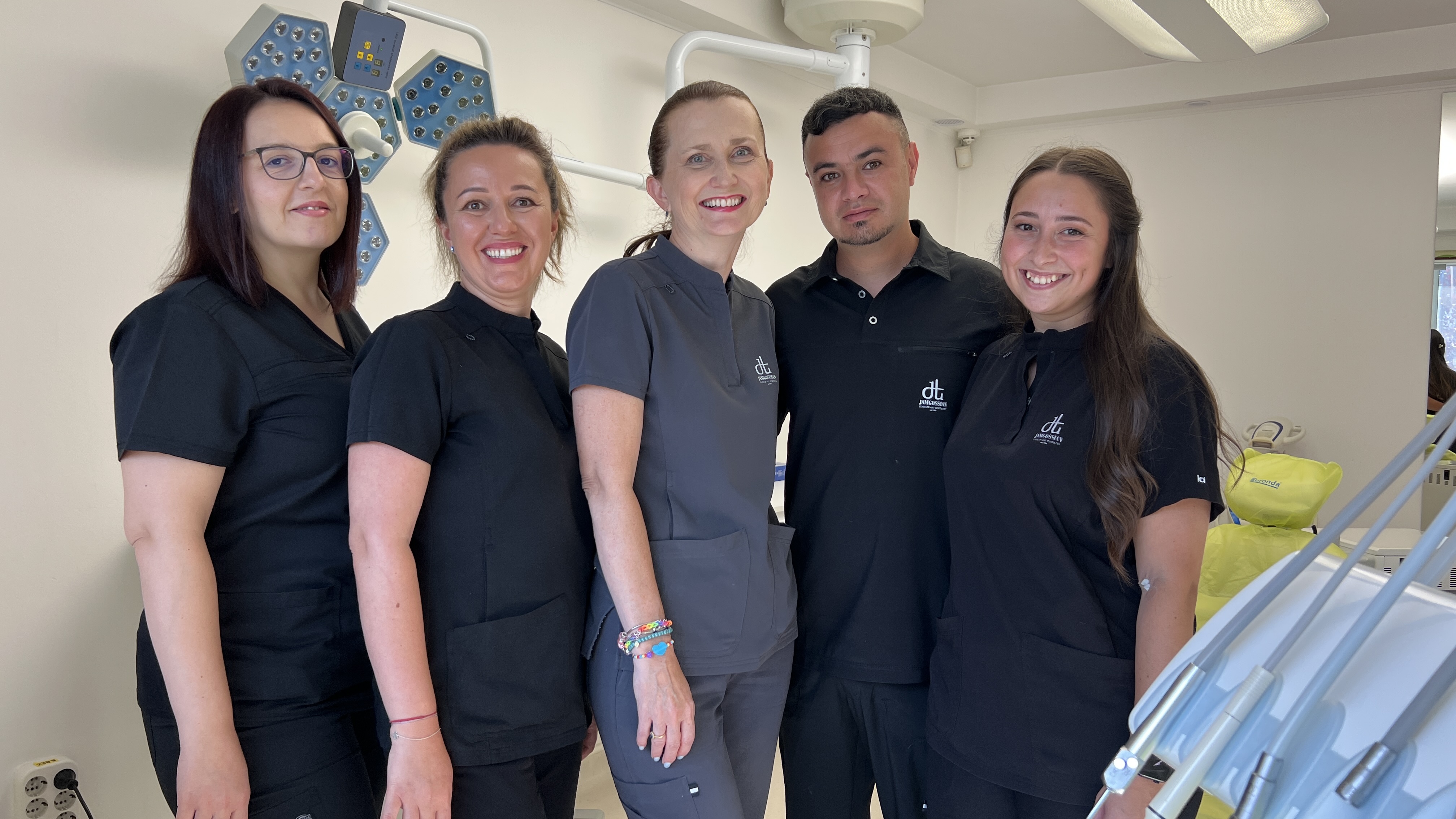 Echipa Jamgossian Dentistry